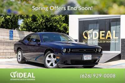 2017 Dodge Challenger SXT Coupe 2D
