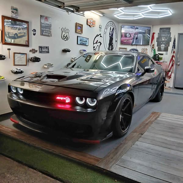 2015 Dodge Challenger - SRT Hellcat Coupe 2D