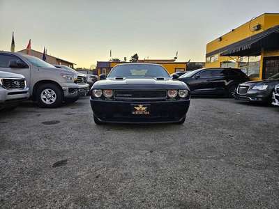 2012 Dodge Challenger SXT 2dr Coupe