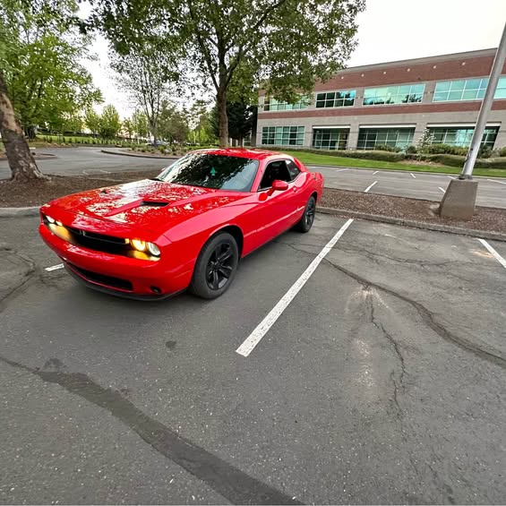 2016 Dodge Challenger - Sxt