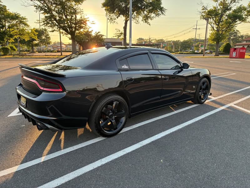 2015 Dodge Charger - SE Sedan 4D