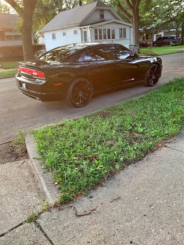 2014 Dodge Charger - SE Sedan 4D