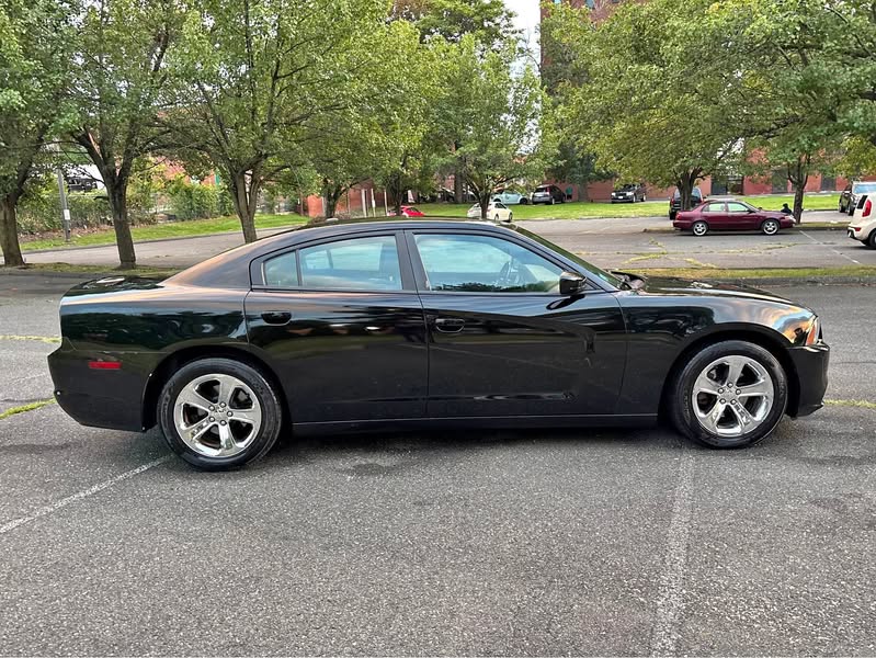 2013 Dodge Charger - SE Sedan 4D