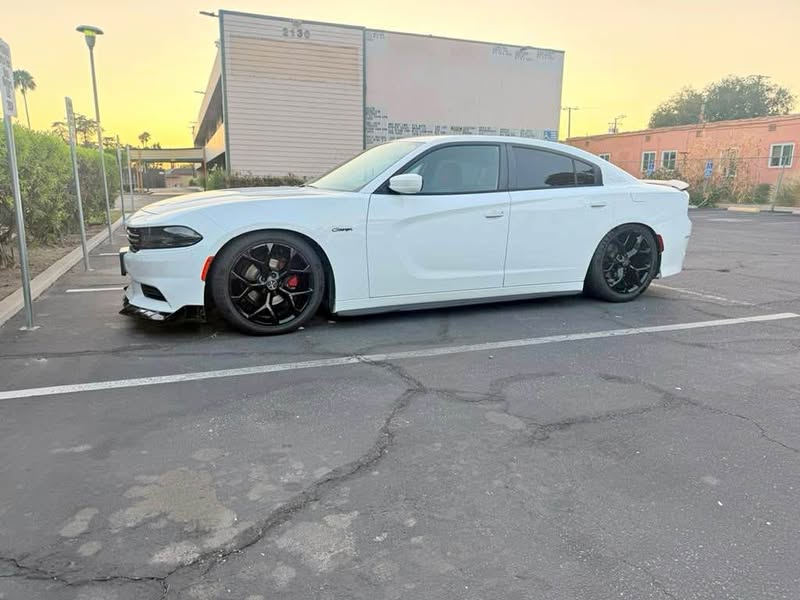 2016 Dodge Charger - SE Sedan 4D