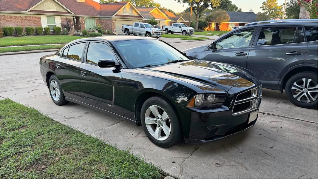 2013 Dodge Charger - SE Sedan 4D