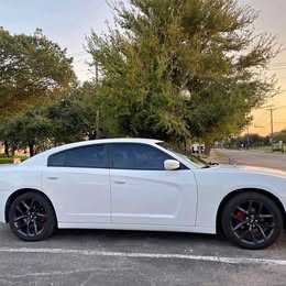 2017 Dodge Charger - SXT Sedan 4D