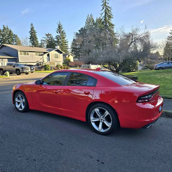2017 Dodge Charger - SXT Sedan 4D