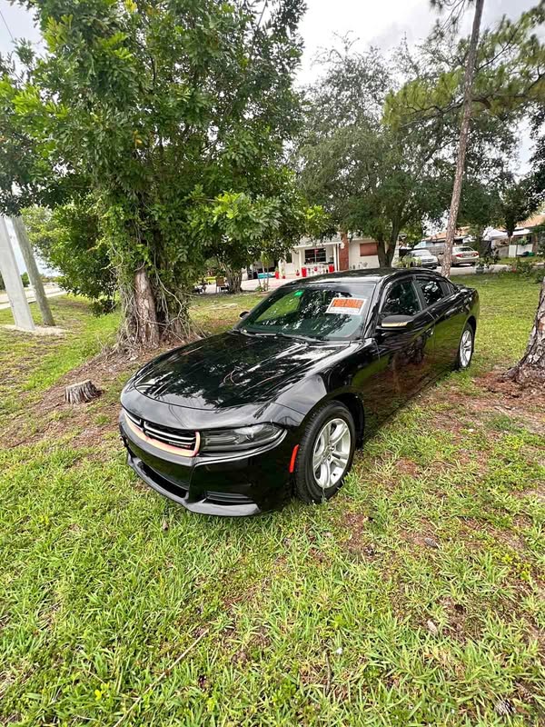 2015 Dodge Charger - SE Sedan 4D