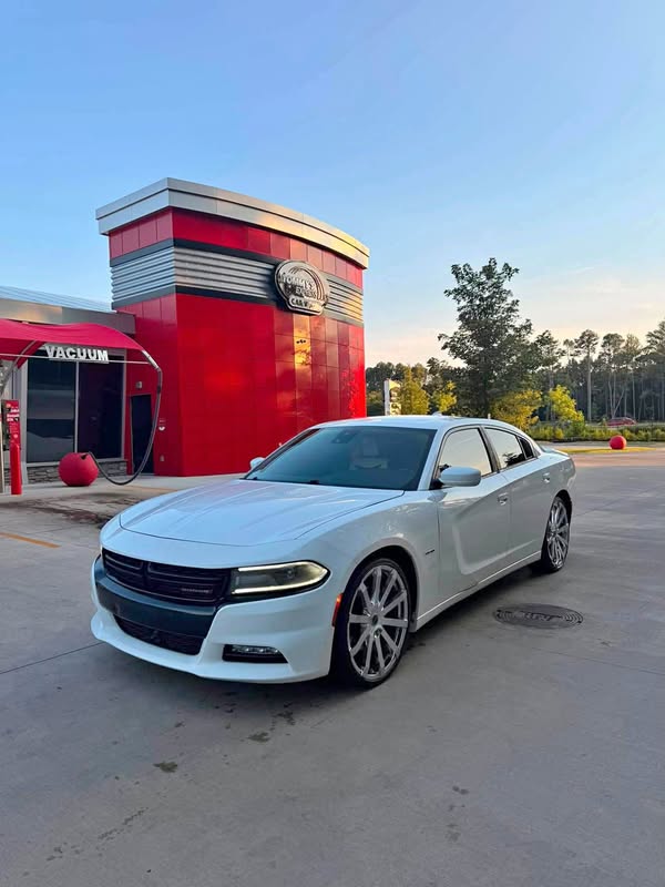 2017 Dodge Charger - R\/T