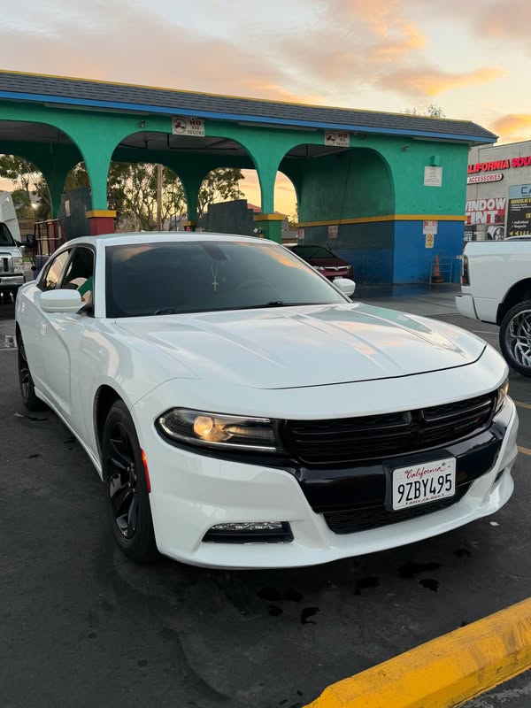 2016 Dodge Charger - SE Sedan 4D