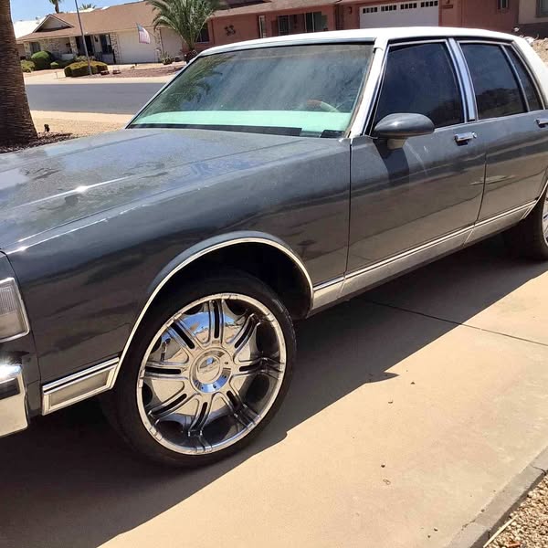 1989 Chevrolet Caprice Classic - Rap top