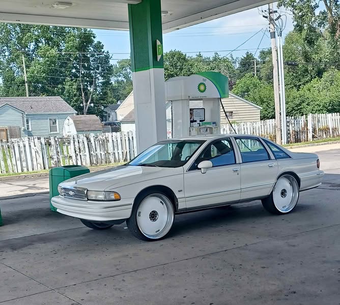 1993 Chevrolet Caprice Classic - LS Sedan 4D