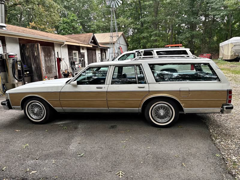 1988 Chevrolet Caprice Classic - Wagon 4D
