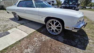 1976 Chevrolet Caprice Classic - Sedan 4D