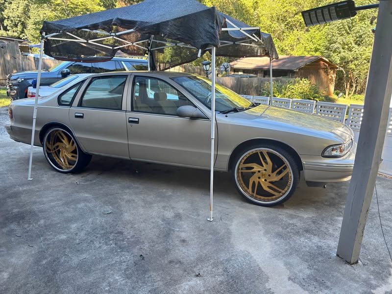 1995 Chevrolet Caprice Classic - Sedan 4D