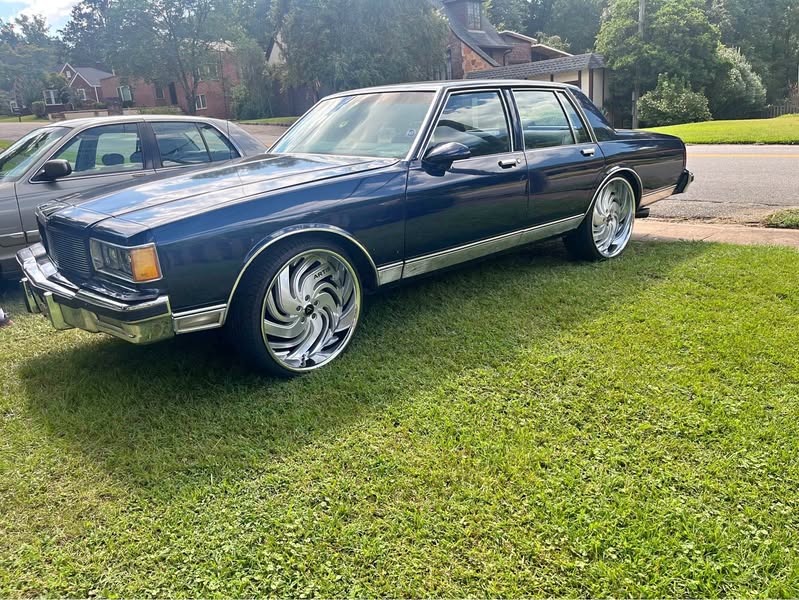 1986 Chevrolet Caprice Classic - Sedan 4D