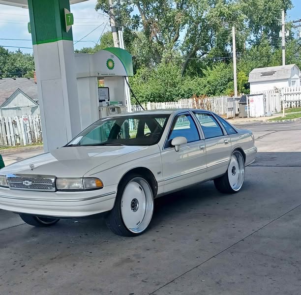 1993 Chevrolet Caprice Classic - LS Sedan 4D