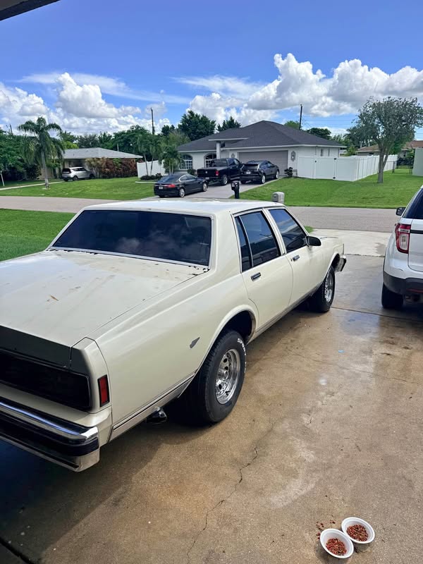 1989 Chevrolet Caprice - Classic Sedan 4D