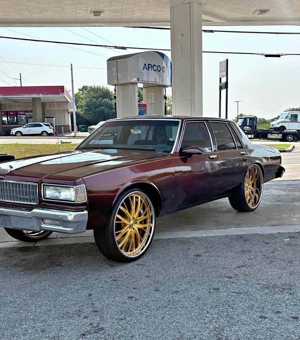 1989 Chevrolet Caprice Classic - Sedan 4D