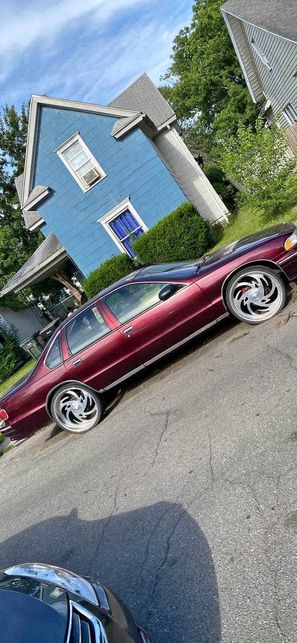 1996 Chevrolet Caprice Classic - Sedan 4D