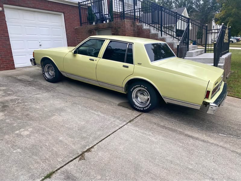 1990 Chevrolet Caprice Classic - Sedan 4D