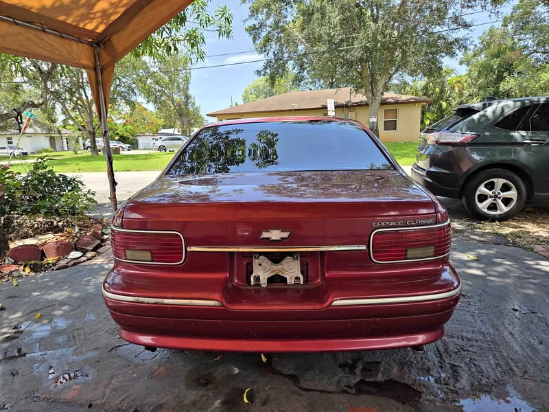 1996 Chevrolet Caprice Classic - Sedan 4D