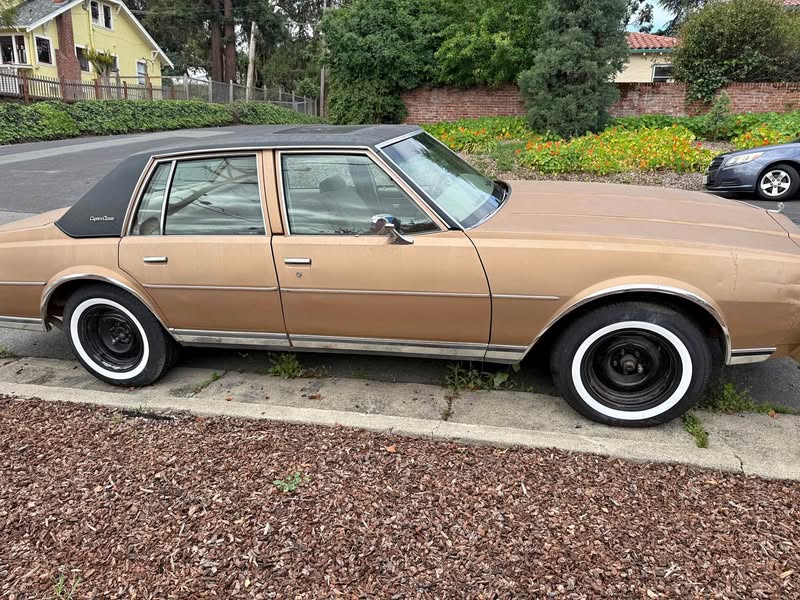1977 Chevrolet Caprice Classic - Sedan 4D