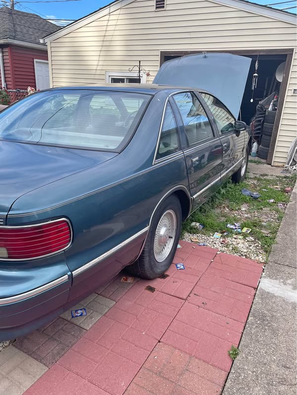1993 Chevrolet Caprice Classic - LS Sedan 4D