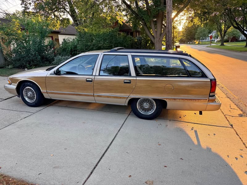 1995 Chevrolet Caprice Classic - Wagon 4D