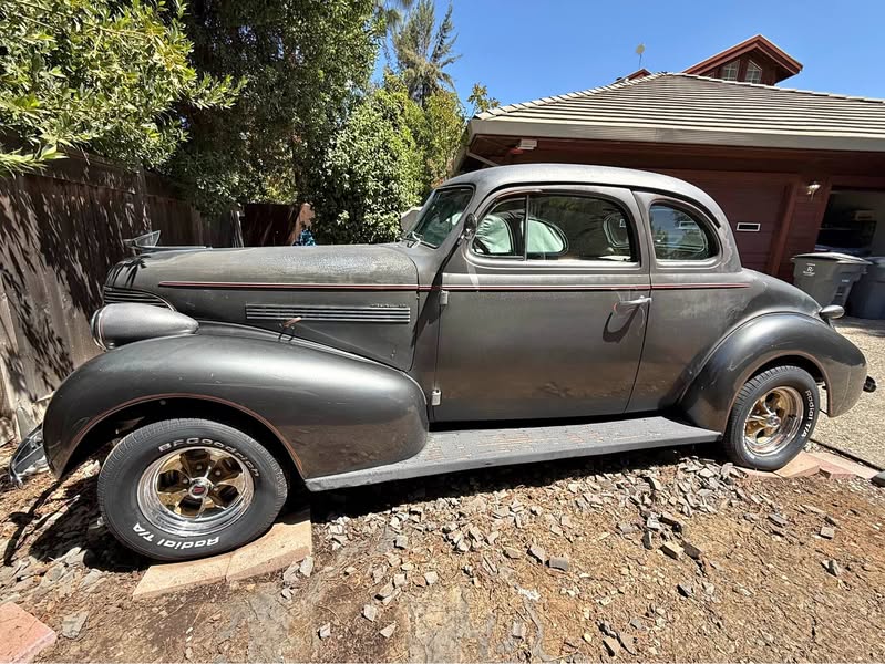 1939 Chevrolet Classic - Master Deluxe