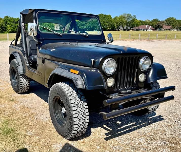 1979 Jeep cj5 - Silver edition