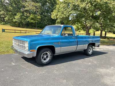 1984 Chevrolet C10 - Marina Blue + silver grey