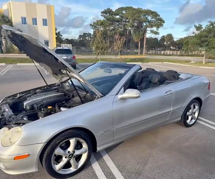 2005 Mercedes-Benz CLK-Class - CLK 320 Cabriolet 2D