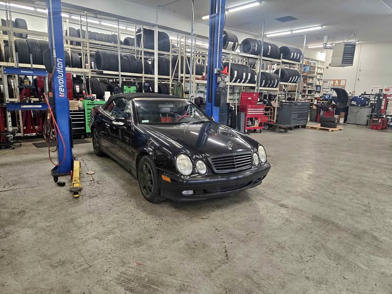 2004 Mercedes-Benz CLK-Class - CLK 320 Cabriolet 2D