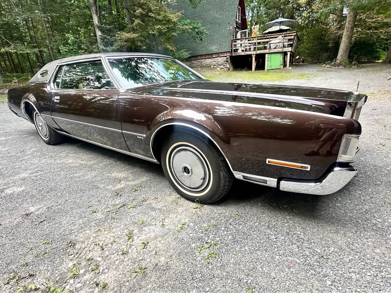 1972 Lincoln Continental - Signature Sedan 4D
