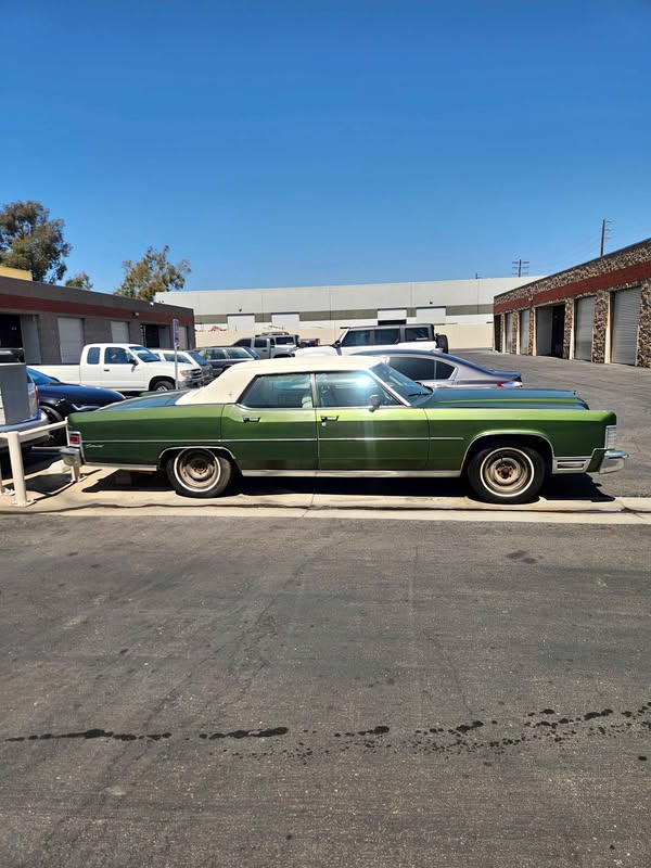 1974 Lincoln Continental - Sedan 4D