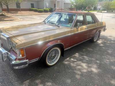 1977 Lincoln Continental - Sedan 4D