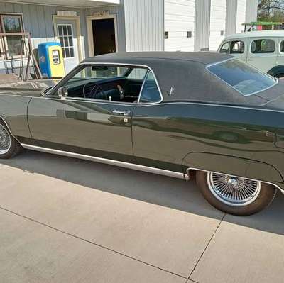 1972 Lincoln Continental - Sedan 4D