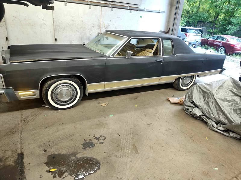 1977 Lincoln Continental - Town coupe
