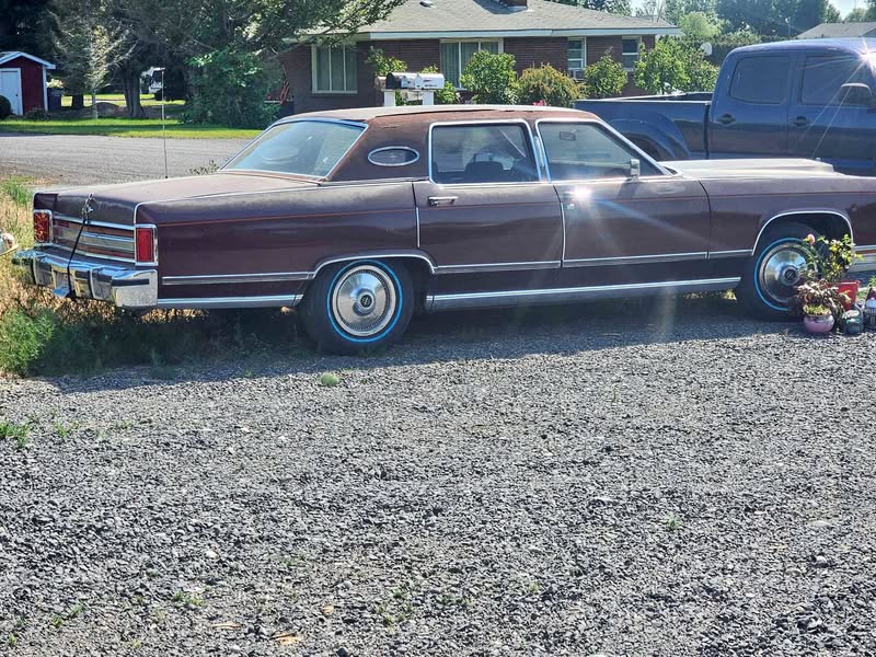 1978 Lincoln Continental - Executive Sedan 4D