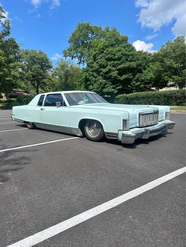 1975 Lincoln Continental - Coupe