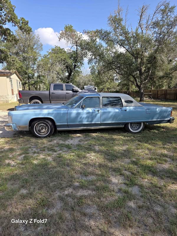 1977 Lincoln Continental - Sedan 4D
