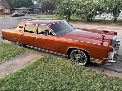 1977 Lincoln Continental - Sedan 4D