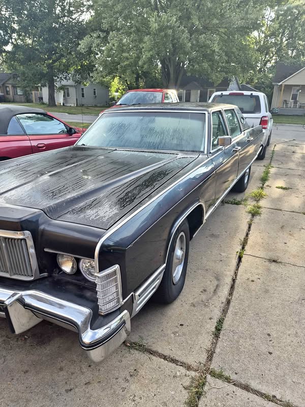 1975 Lincoln Continental - Sedan 4D