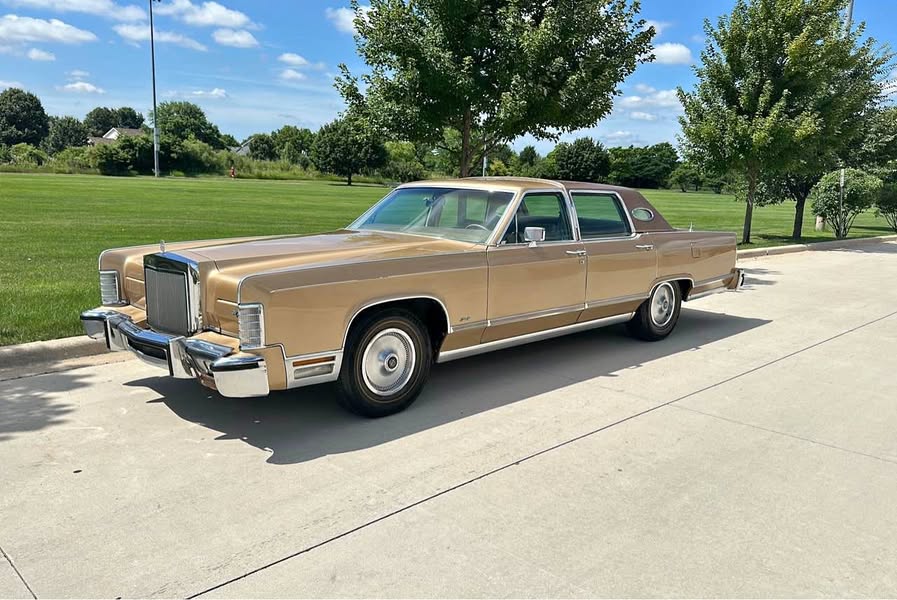 1978 Lincoln Continental - Signature Sedan 4D