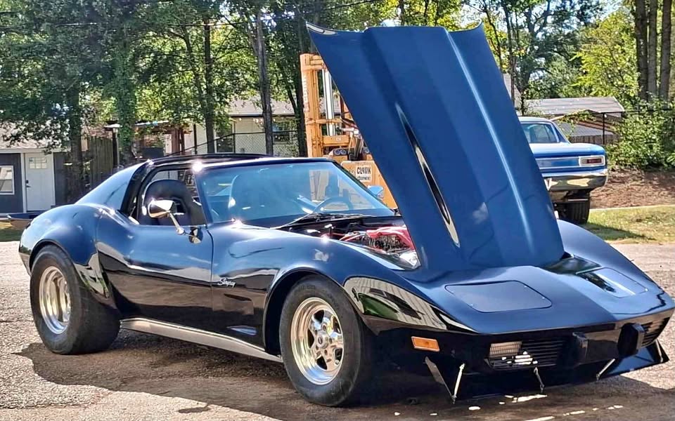 1977 Chevrolet Corvette - Stingray Coupe 2D