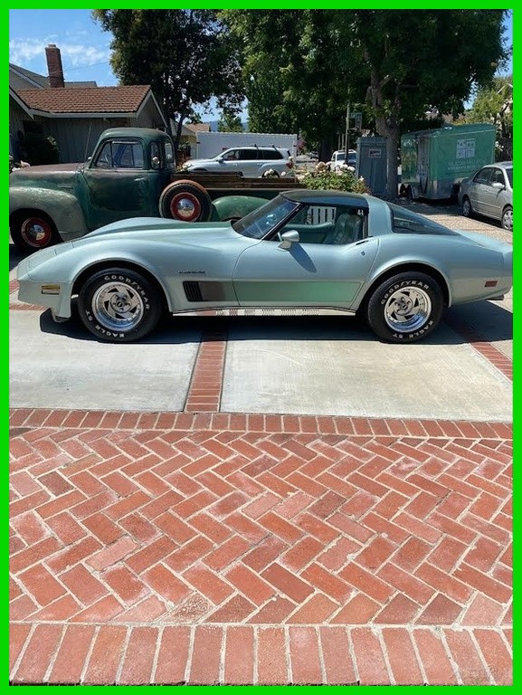 1982 Chevrolet Corvette 2dr Coupe w/ T-Tops Stock #444448