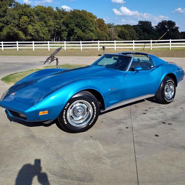 1974 Chevrolet Corvette Coupe+2D