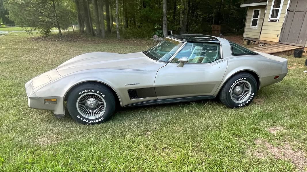 1982 Chevrolet Corvette - Hatchback Coupe 2D
