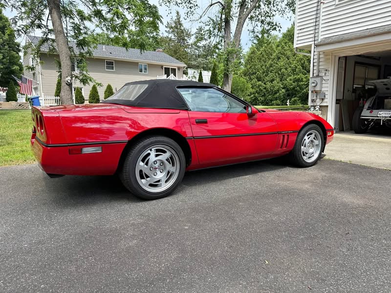 1990 Chevrolet Corvette Convertible 2D
